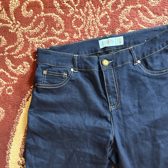One5one woman’s jeans capris- size 14W - new or like new - Picture 2 of 7